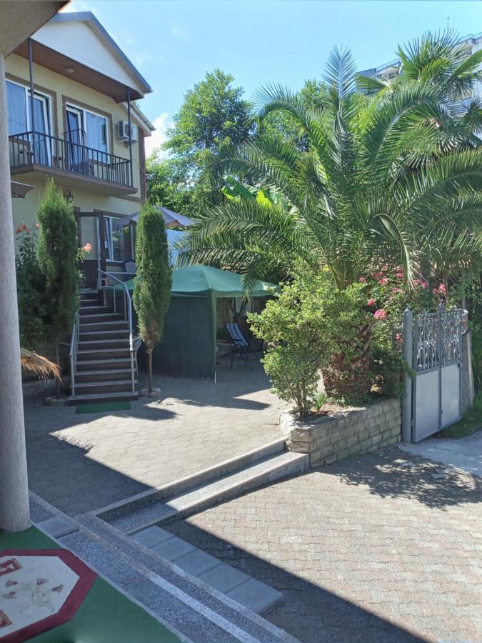 Guest House Nino Махинари Екстериор снимка