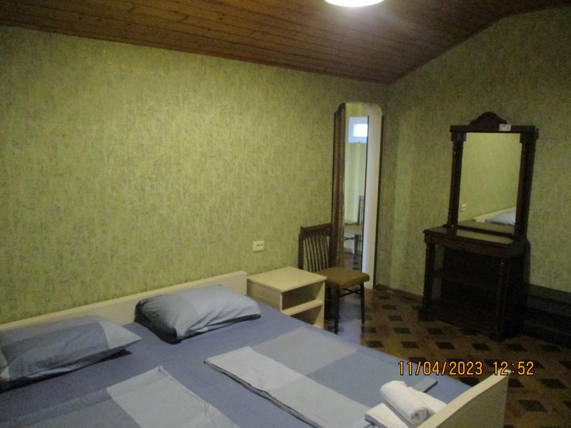 Guest House Nino Махинари Стая снимка