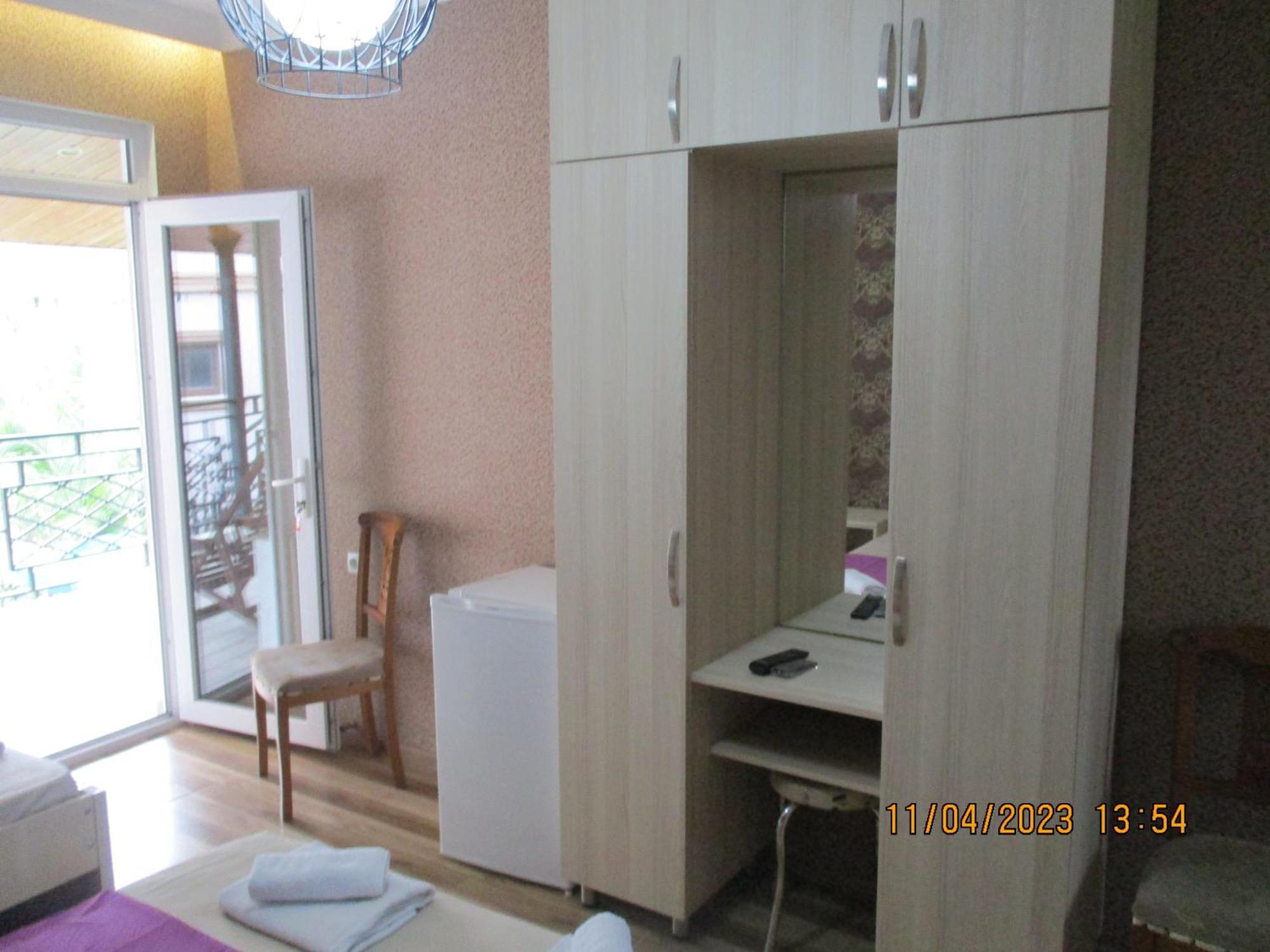 Guest House Nino Махинари Стая снимка