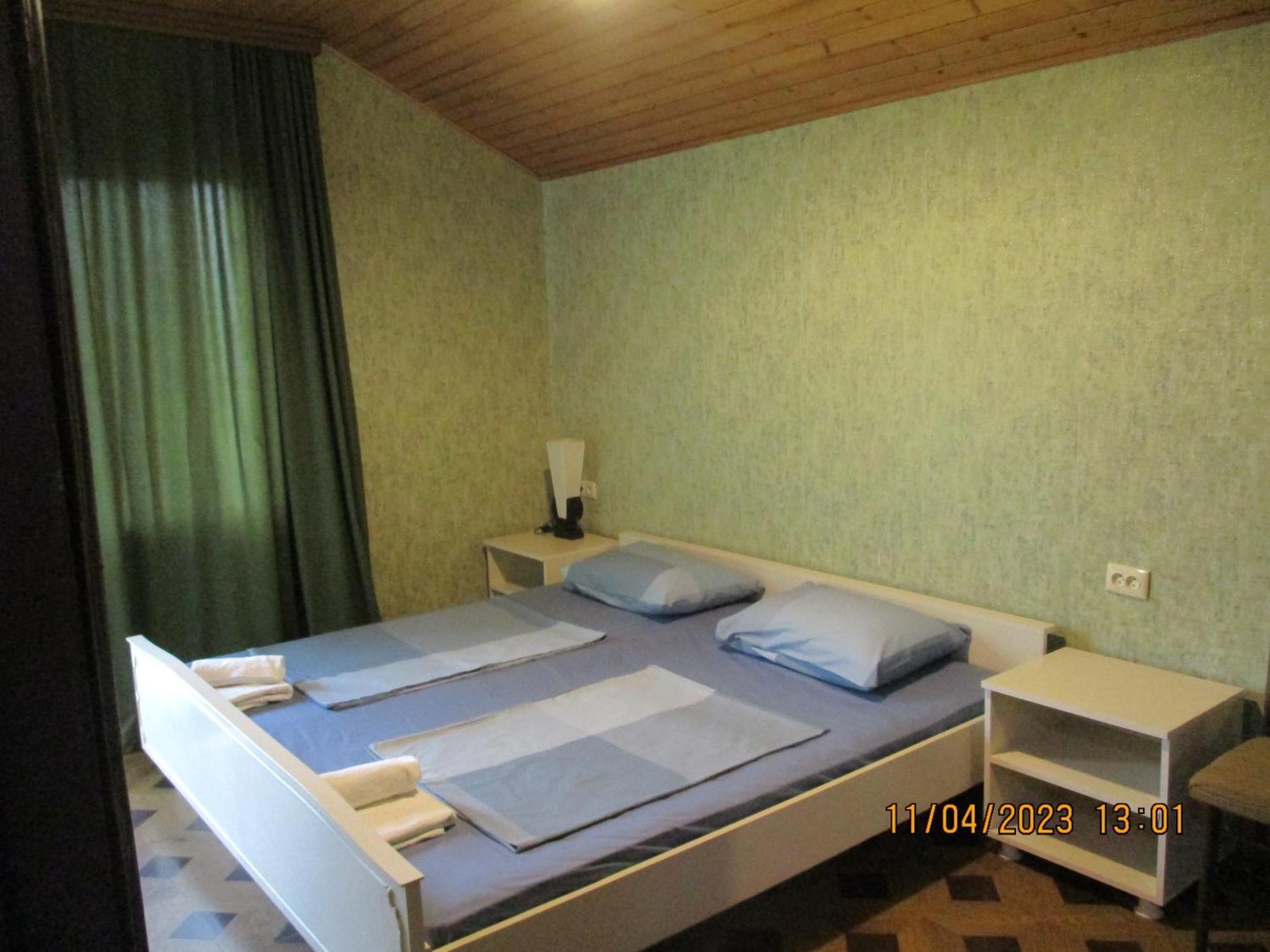 Guest House Nino Махинари Стая снимка