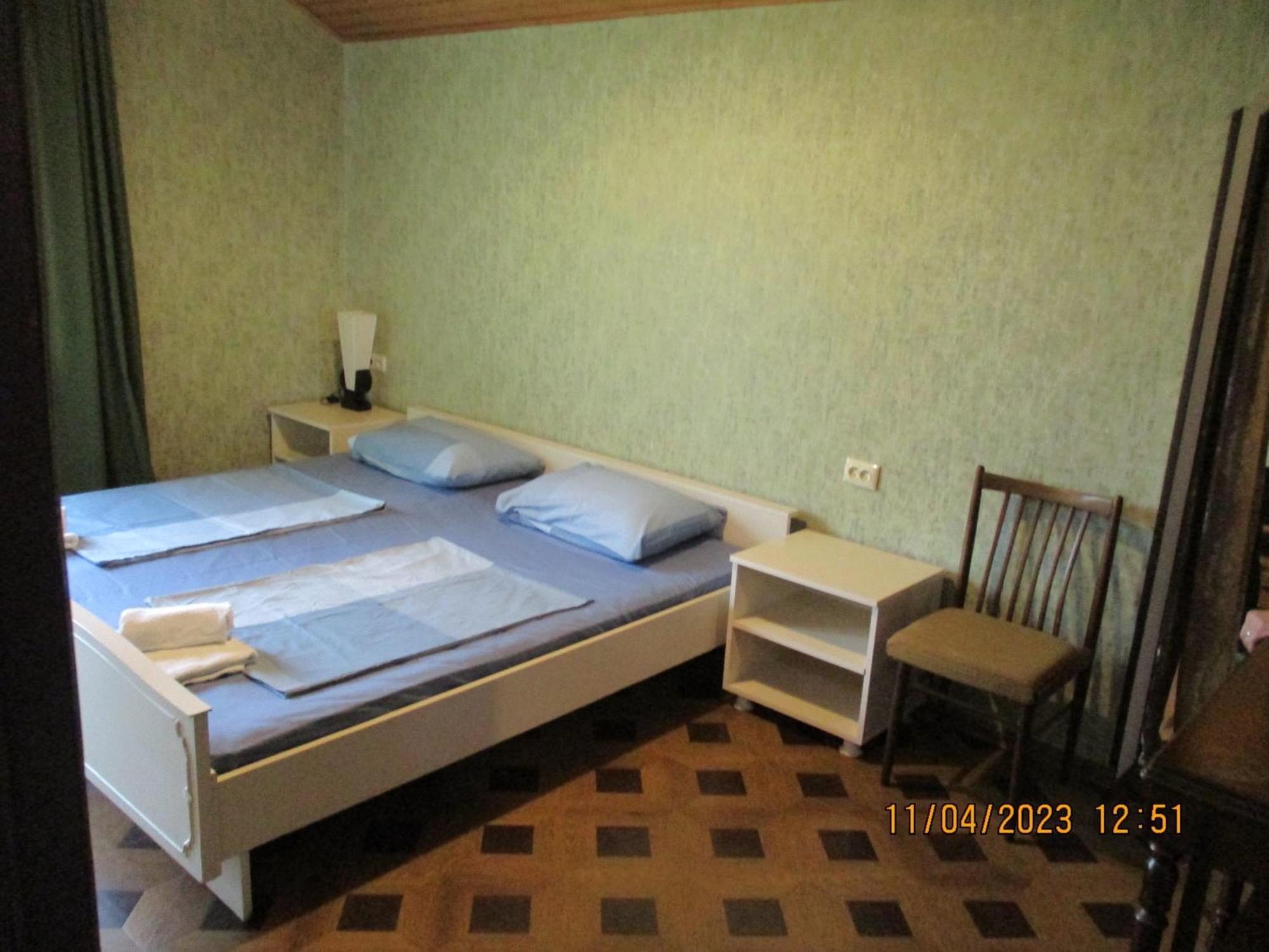Guest House Nino Махинари Стая снимка
