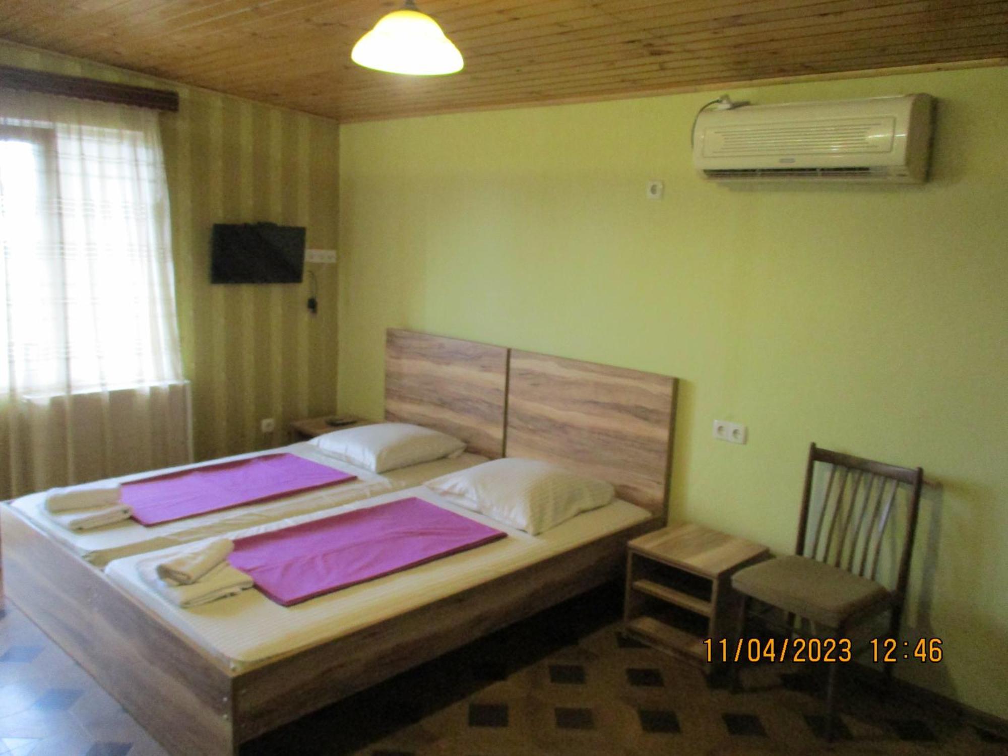 Guest House Nino Махинари Стая снимка