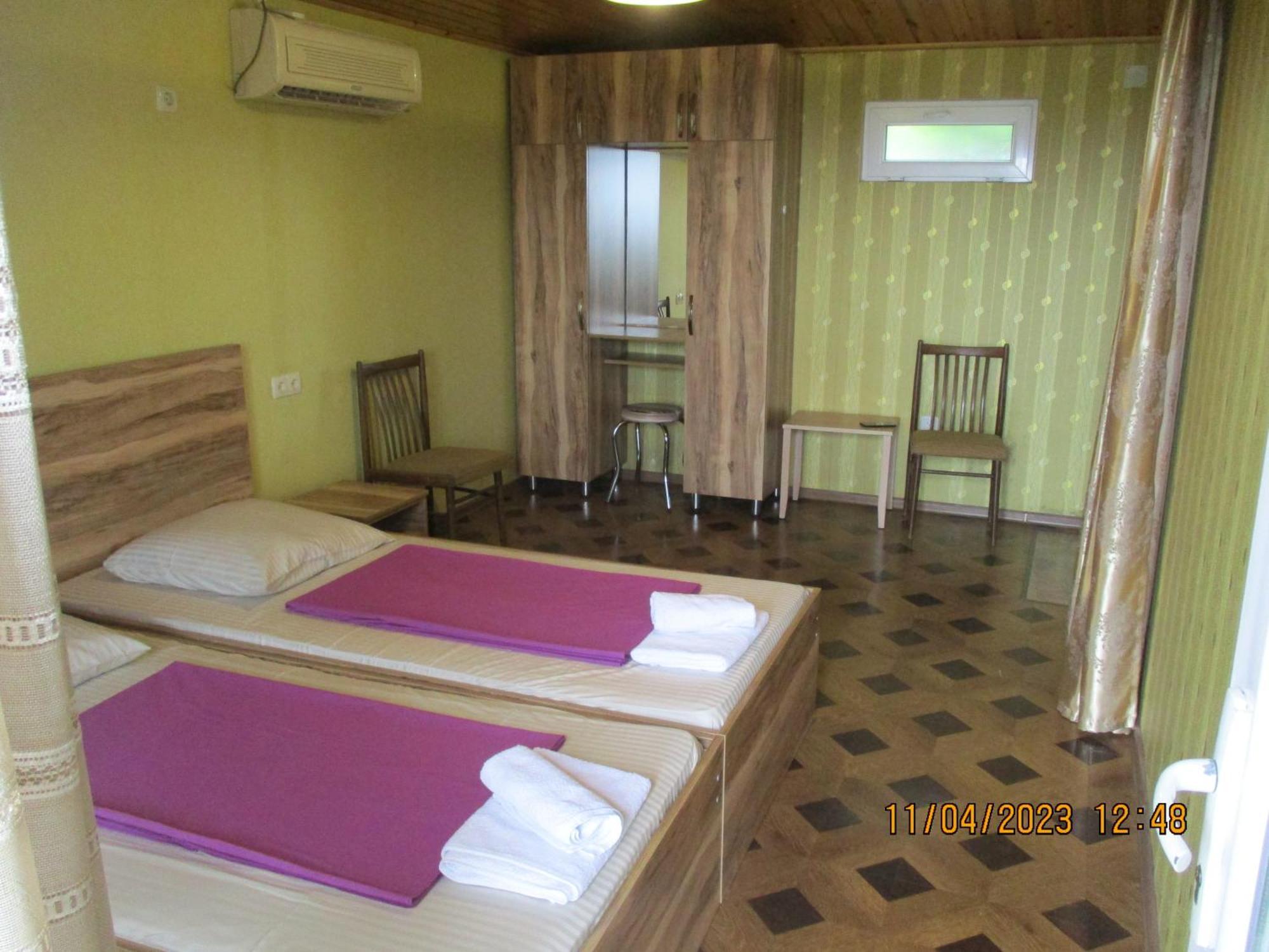 Guest House Nino Махинари Стая снимка