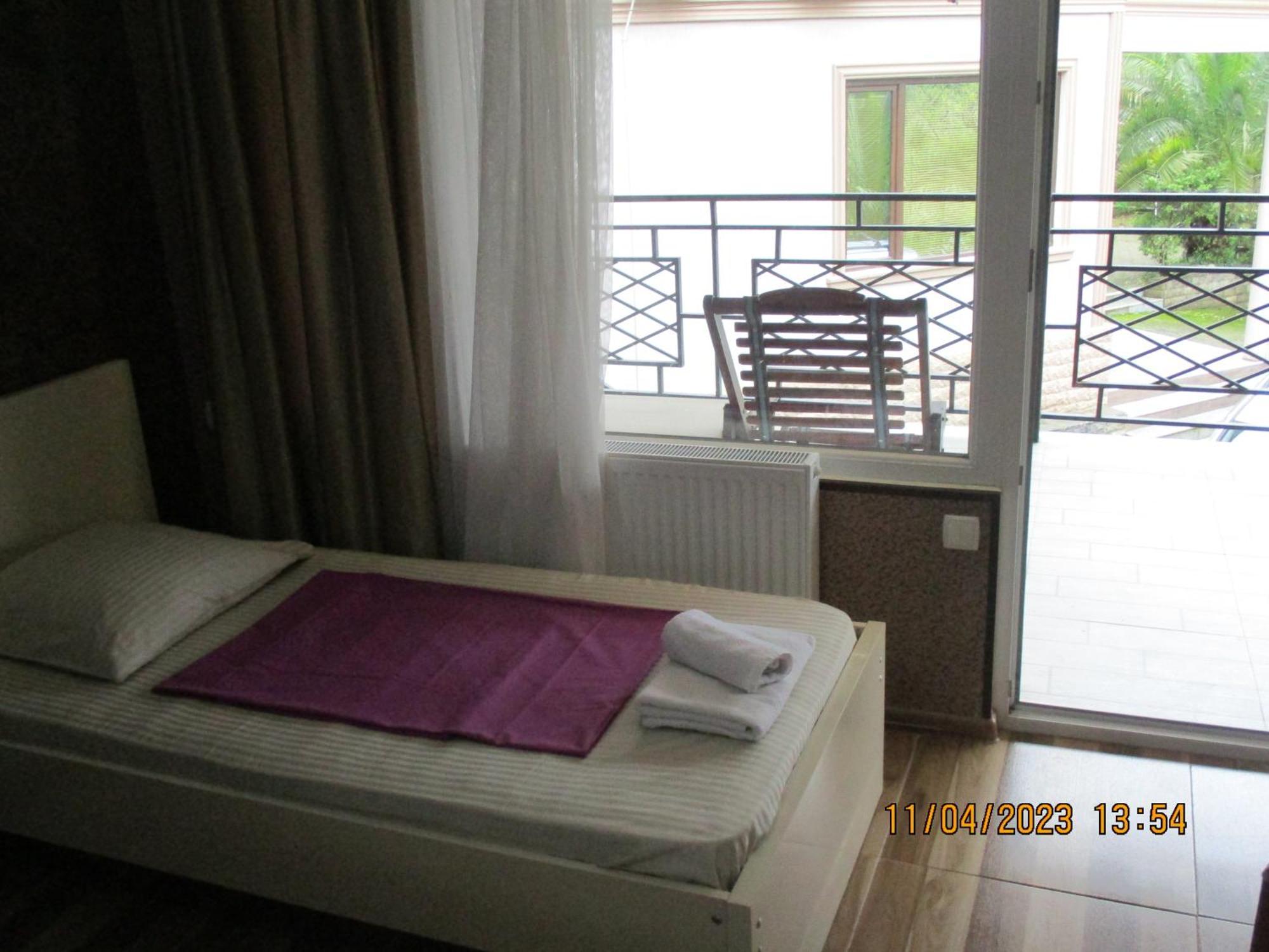 Guest House Nino Махинари Стая снимка